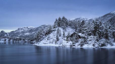 Winter house wallpaper