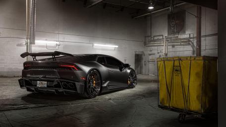 Black Lamborghini Huracán wallpaper