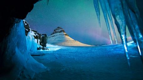 Kirkjufell and icicles wallpaper