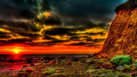 Serene Sunset Over the Beach Shoreline wallpaper