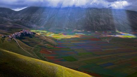 Castelluccio plateau wallpaper