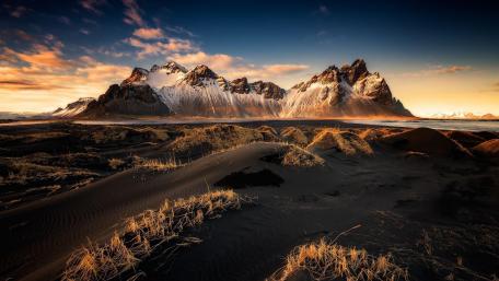 Vestrahorn Mountains (Vatnajokull National Park) wallpaper
