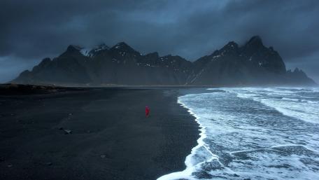 The Horny Mountains of East Iceland: Vestrahorn, Brunnhorn, Eystrahorn wallpaper