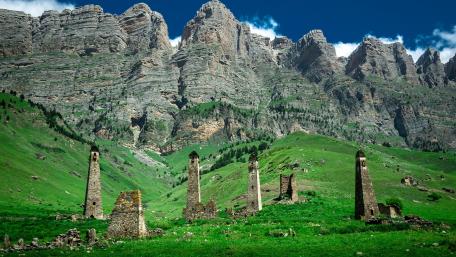 Ingush Towers in Caucasus Mountains (Ingushetia, Russia) wallpaper