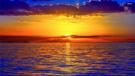 Golden Sunrise Over Tranquil Waters wallpaper