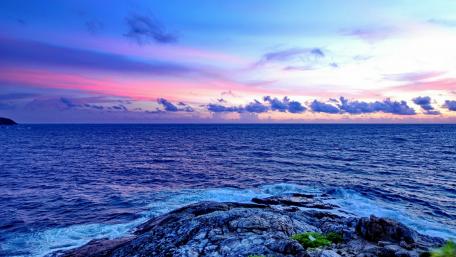 Serene Evening at the Ocean Shore wallpaper