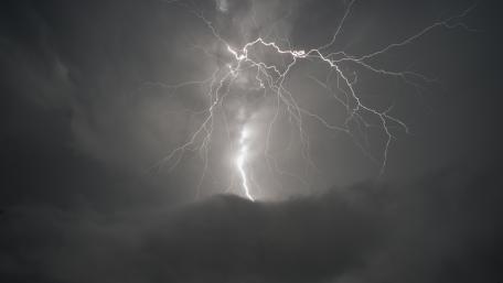 Lightning strikes in the sky wallpaper