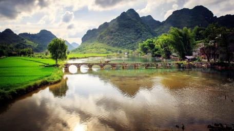 The rivers of the countryside wallpaper