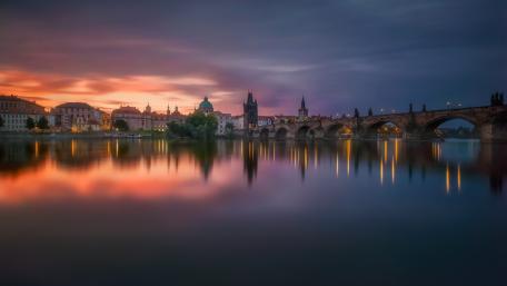 Vltava river and Charles Bridge at dusk wallpaper