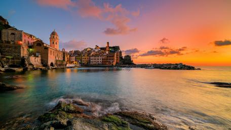 Vernazza at sundown (Cinque Terre, Italy) wallpaper