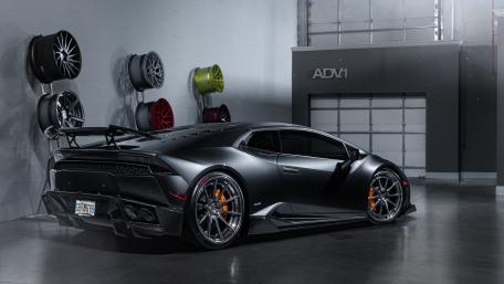 Lamborghini Huracán wallpaper