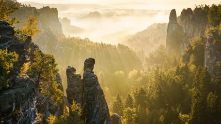 Ray of lights at Saxon Switzerland National Park wallpaper