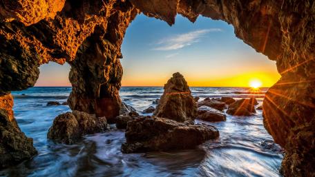 Epic sunset at El Matador State Beach, Malibu wallpaper