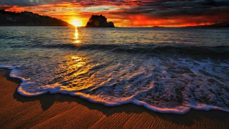 Evening Glow on Foamy Shores wallpaper