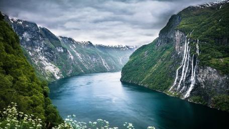 Seven Sisters Waterfall, Geirangerfjord wallpaper
