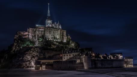 Mont Saint-Michel at night wallpaper