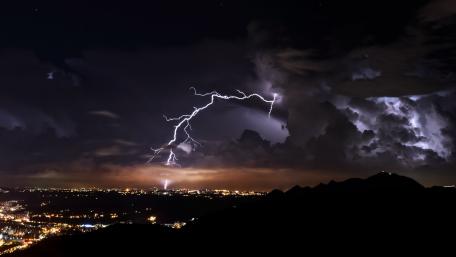 Thunderstorm at night wallpaper