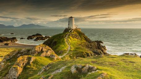 Llanddwyn Lighthouse wallpaper