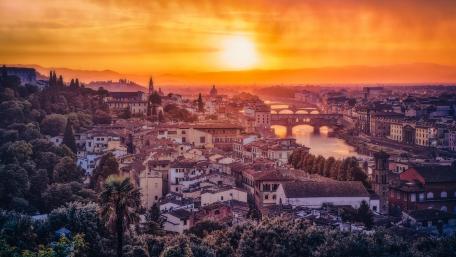 Ponte Vecchio and the Arno River wallpaper