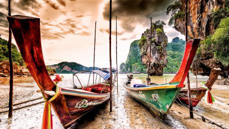 Fishing boats near James Bond Island wallpaper