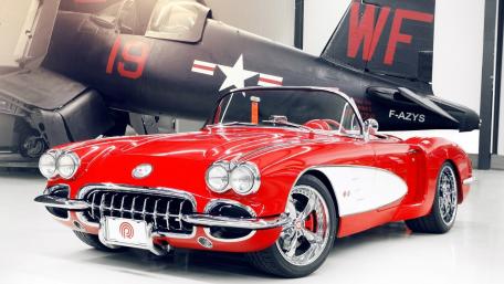 Vintage Elegance Chevrolet Corvette in Red and White wallpaper