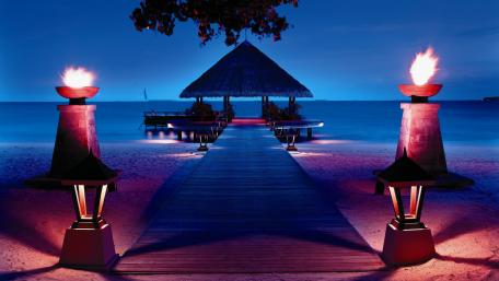 Palapa on the pier (Maldives) wallpaper