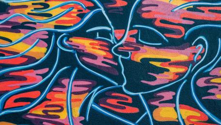 Kissing couple graffiti artwork wallpaper