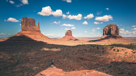 Monument Valley, West and East Mitten Buttes wallpaper