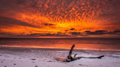 Red sundown on the white sandy beach wallpaper