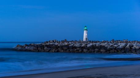 Walton Lighthouse at dusk wallpaper