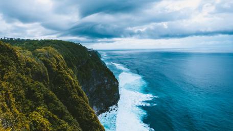 Breathtaking Coastal Views of Serenity and Majesty wallpaper