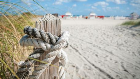 Beach Serenity with Coastal Charm wallpaper
