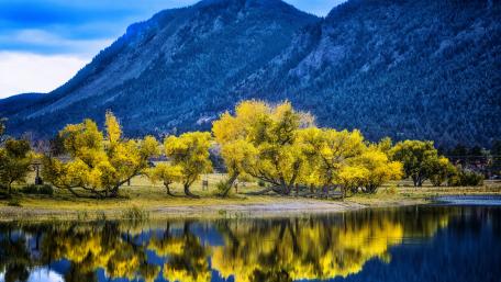 Palmer Lake at fall wallpaper
