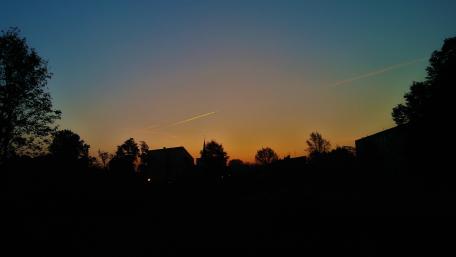 Serene Sunset Silhouette Over the Horizon wallpaper