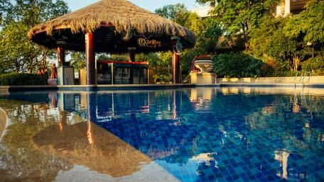 Sunlit Serenity Poolside Oasis wallpaper