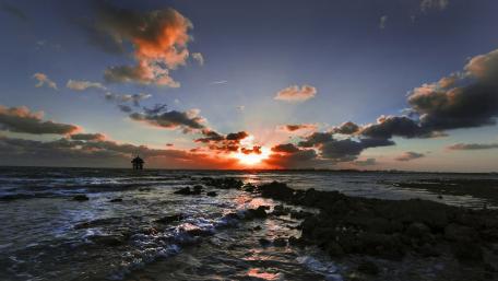 Sunset Over Serene Waters wallpaper