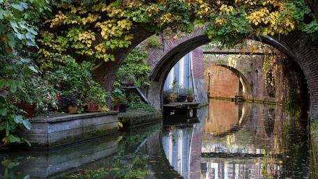 Utrecht Canal Bridge wallpaper