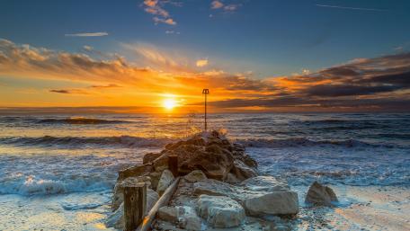 Sunset over the ocean wallpaper