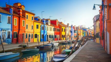 Colorful houses of Burano, Venice wallpaper