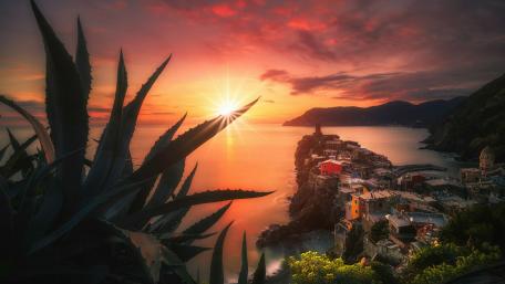 Vernazza at sunset wallpaper