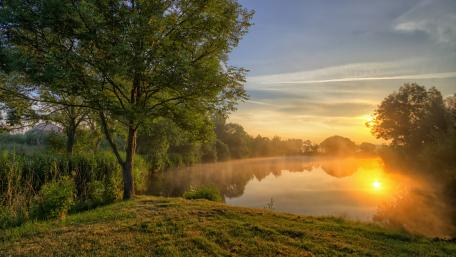 Serene Sunrise Over Tranquil Lake Scene wallpaper