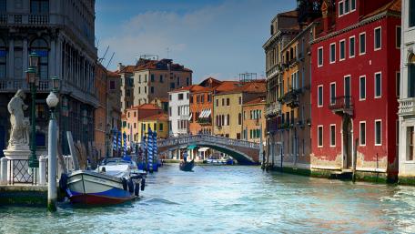 Grand Canal and the Rialto Bridge wallpaper