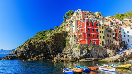 Summer blue sky in Manarola wallpaper