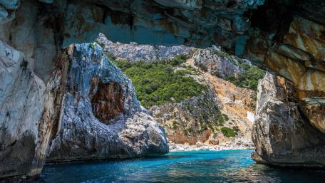 Cala Goloritzè beach (Sardinia) wallpaper