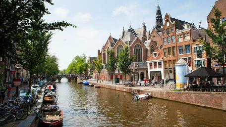 Oude Kerk (Old Church) Amsterdam wallpaper