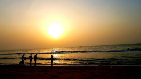 Sunrise at Palavakkam Beach wallpaper