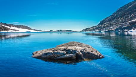 Serene Glacial Lake Under a Clear Blue Sky wallpaper
