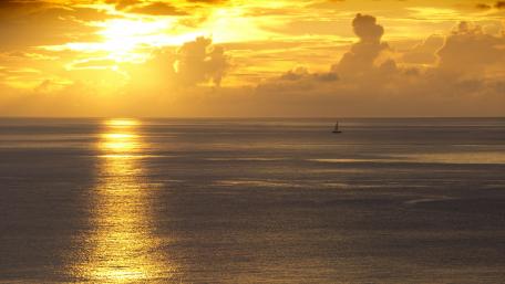 Sailing in the summer sunset wallpaper