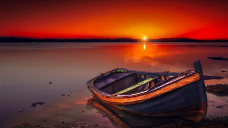 Calm lake scenery wallpaper