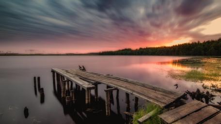 The pier on the lake Laskovo wallpaper